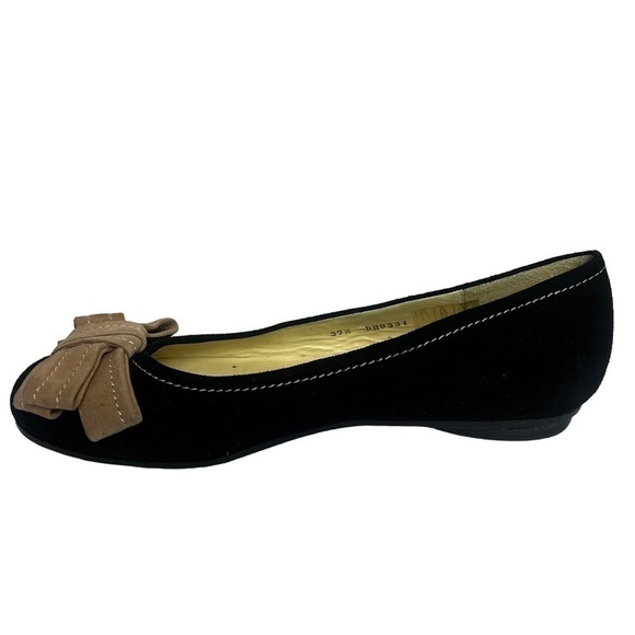 Bruno Magli Black and Tan Suede Bow Front Slip On Flats Size 7.5 M - Picture 4 of 7